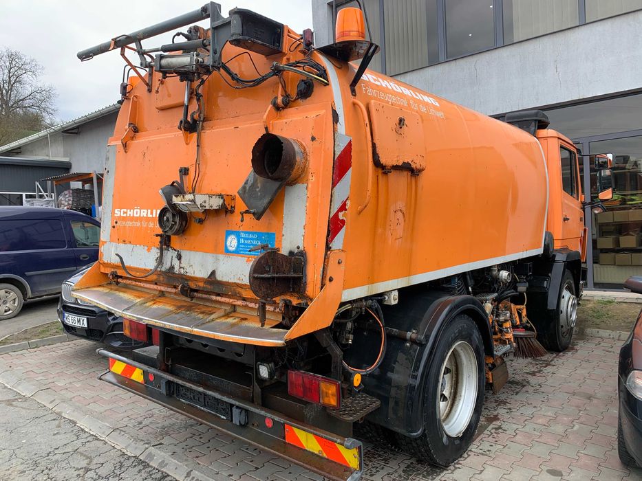 Automaturatoare cu aspirator Mercedes Benz 1117 Anul fabricatiei 1992