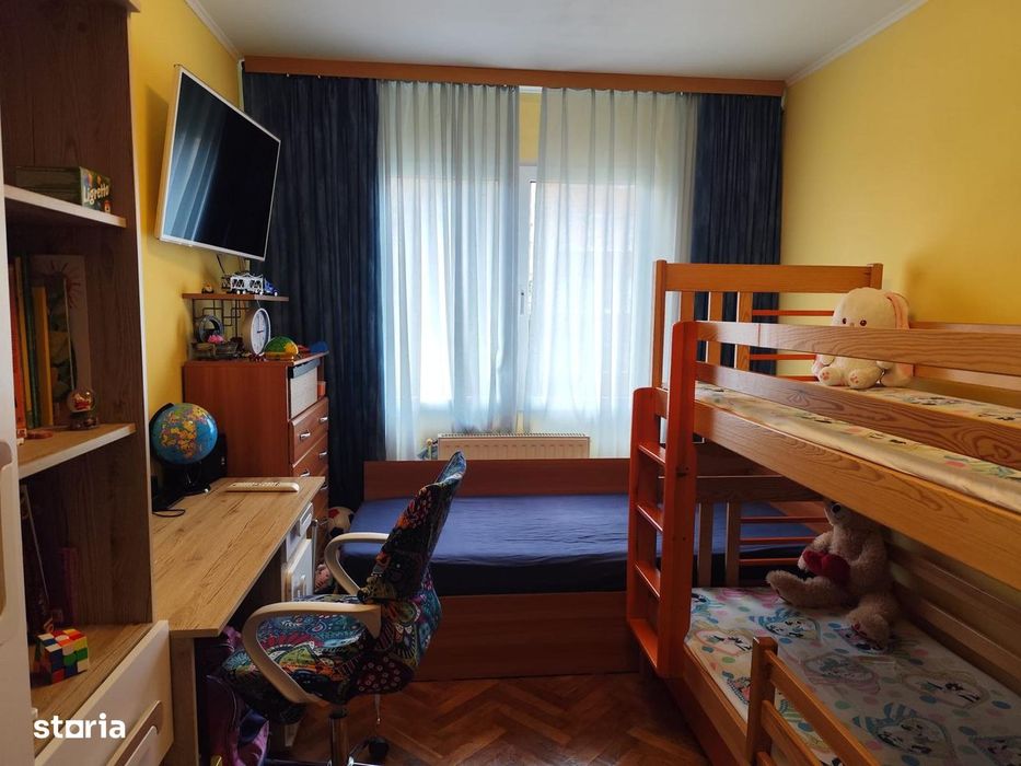 Proprietar Apartament 3 camere etaj 2/4, însorit, Piața Astra +parcare