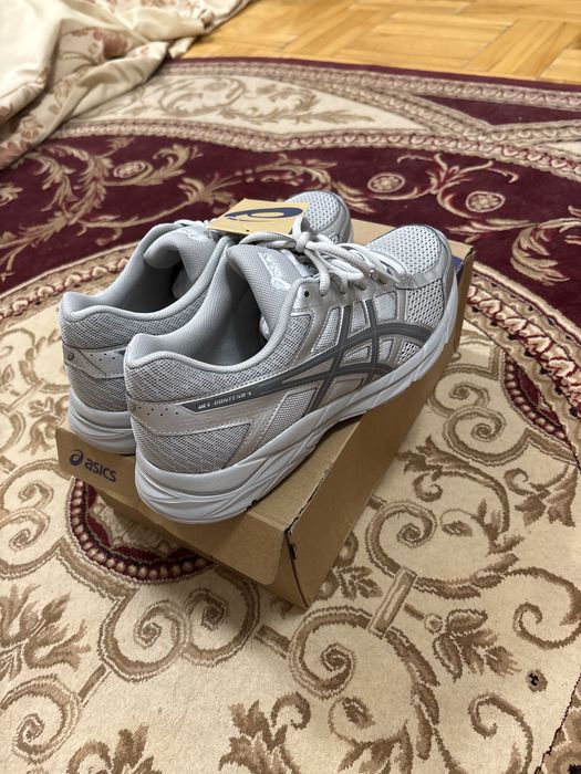 Кроссовки asics.