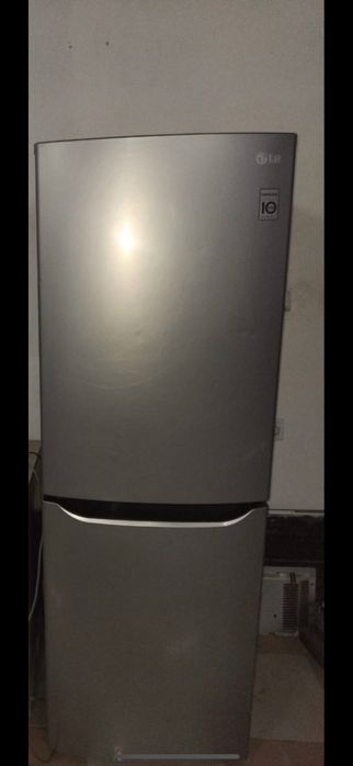 Рабочий холодильник продается