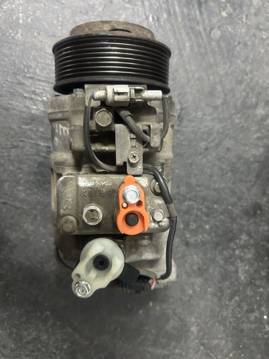 Компресор кондиционера бмв е70