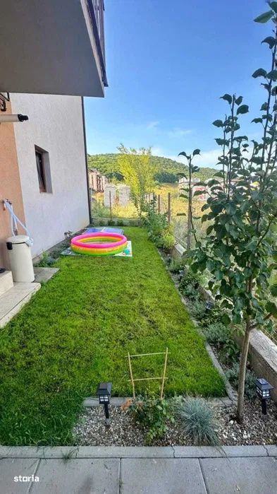 Apartament de vanzare 2 camere 51mp gradina 40 mp zona : Sub cetate Po