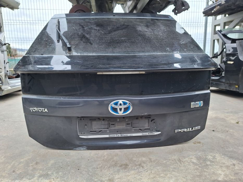 Врата багажник Toyota Prius / Тойота Приус 2012г
