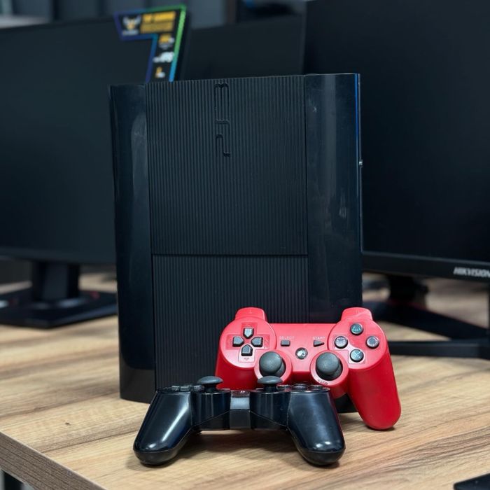 Прошитая PlayStation 3 Super Slim + 2 геймпада