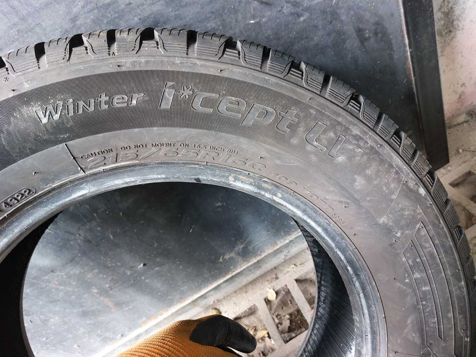 2бр.зимни гуми HANKOOK 215/65/16C 109T DOT 4322