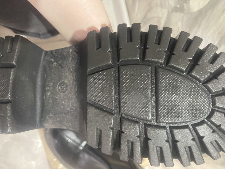 Ботинки чёрные 39 размер