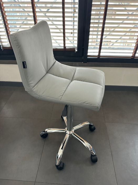 Висок стол на колелца с 24м гаранция и безплатна доставка