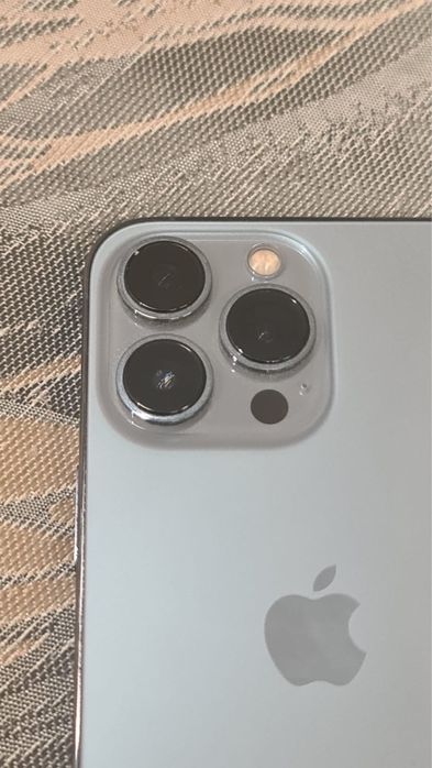 Iphone 13 pro,в ярко голубов цвете