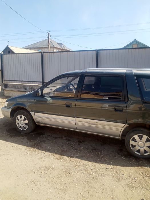 Мицубиши Чариот 1994