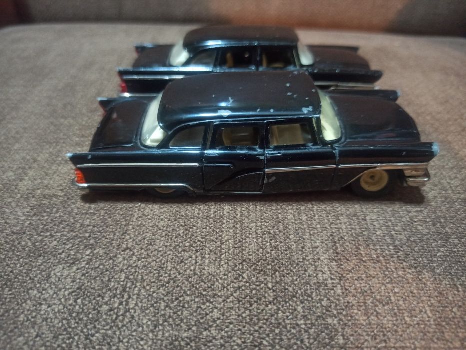 Две модели Чайка Газ 13 СССР