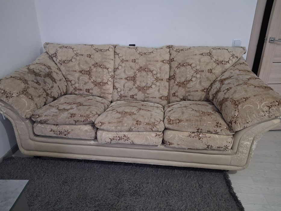 Продам диван б/у.