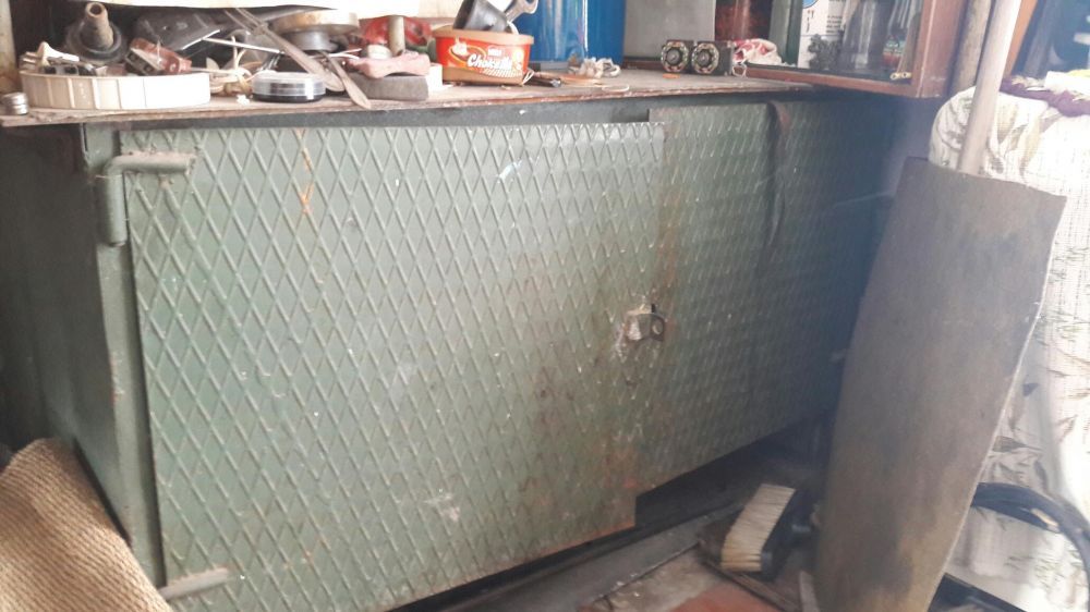 Продам верстак металлический