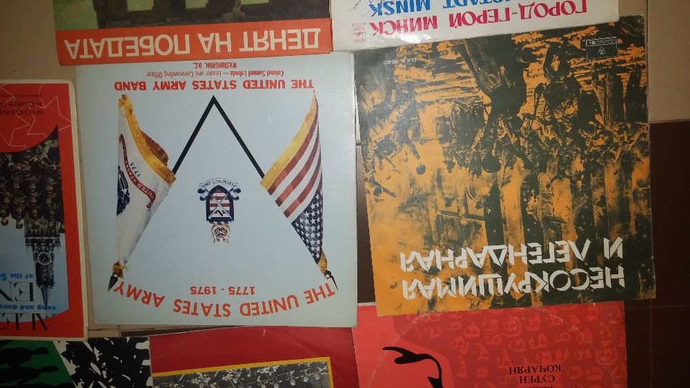 Продавам грамофонни плочи с военна музика