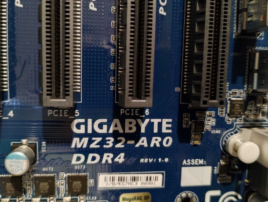 Calculator(server) Amd Epyc 7V12,256Gb Ram,placa de baza GigaByte MZ32 ...