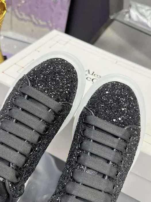 Alexander Mcqueen cu sclipici negri din piele