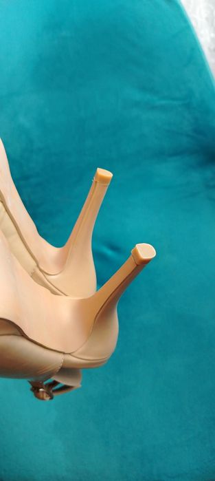 Туфли бежевые на шпильке