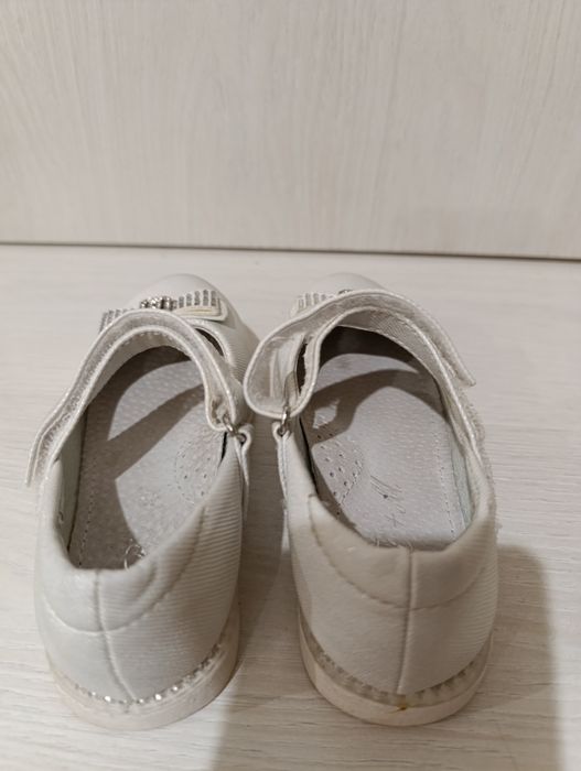 Продам туфли для девочки