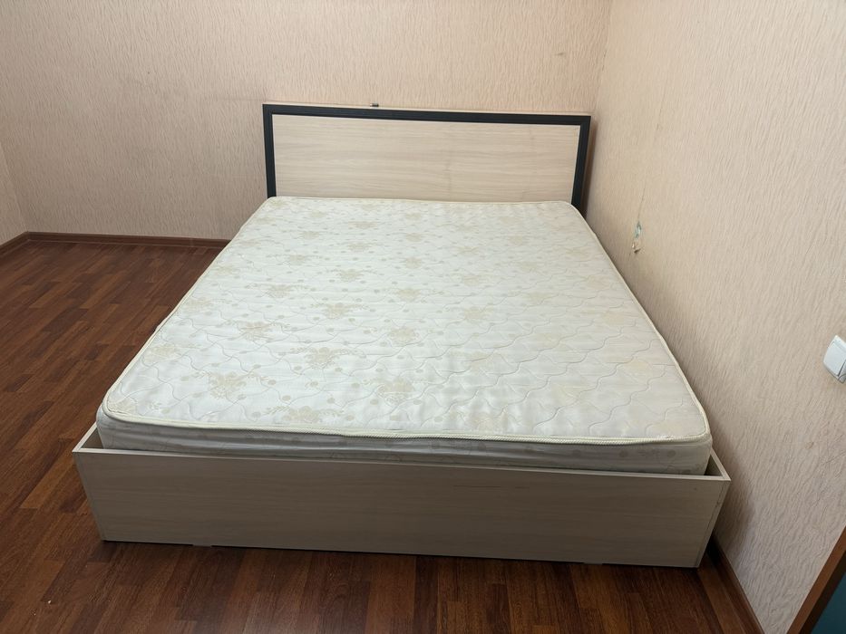 Мебель.Двухместная кровать