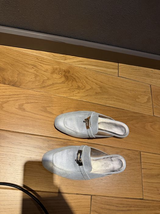 Hermes  mules оригинал -като нови. Цената в сайта е 1130 €.