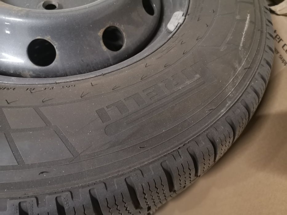 Зимни гуми Pirelli carrier 275 75 16C с джанти 5х130 за Ducato Maxi