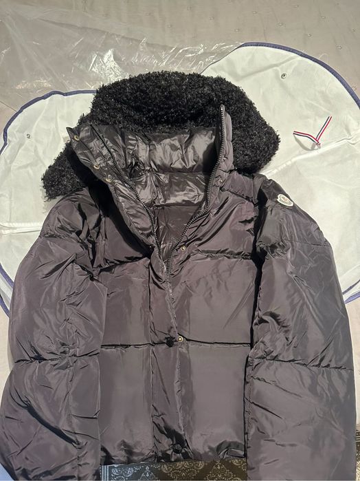 Geaca Moncler neagra model nou