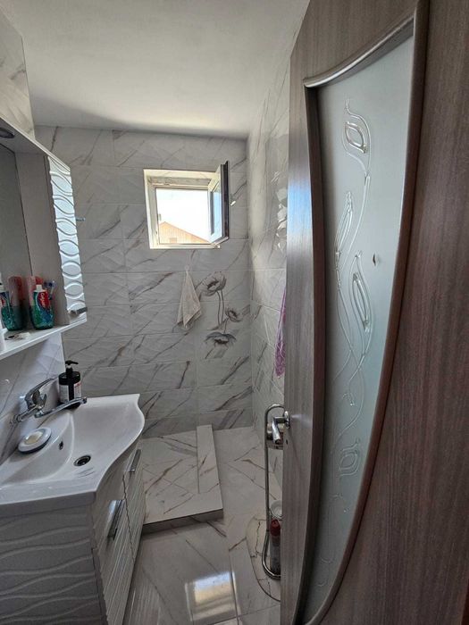 3 camere spațioase – lumină, confort și liniște