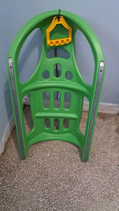 Продавам Детска Шейна