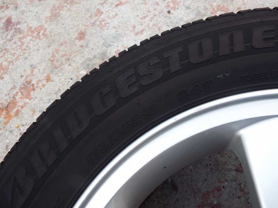 vand 4 anvelope de vara 175/65/15 bridgestone pret 200lei toate4