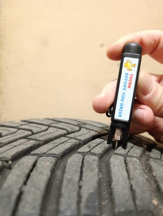 1 бр гума Continental AllSeason Contact 215/60/17