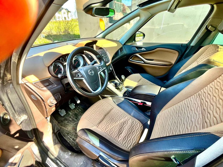 Opel Zafira Tourer 2.0