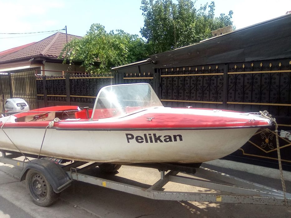 Barca cu motor Pelikan