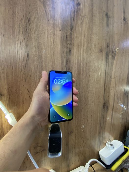 Продам Айфон Х в хорошем состаяние