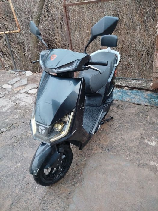 Skutr elektroni sotladi