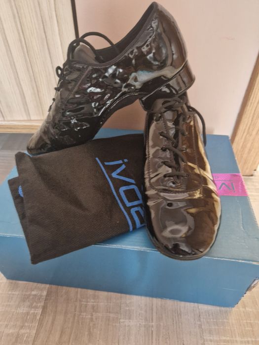 Обувки за спортни танци