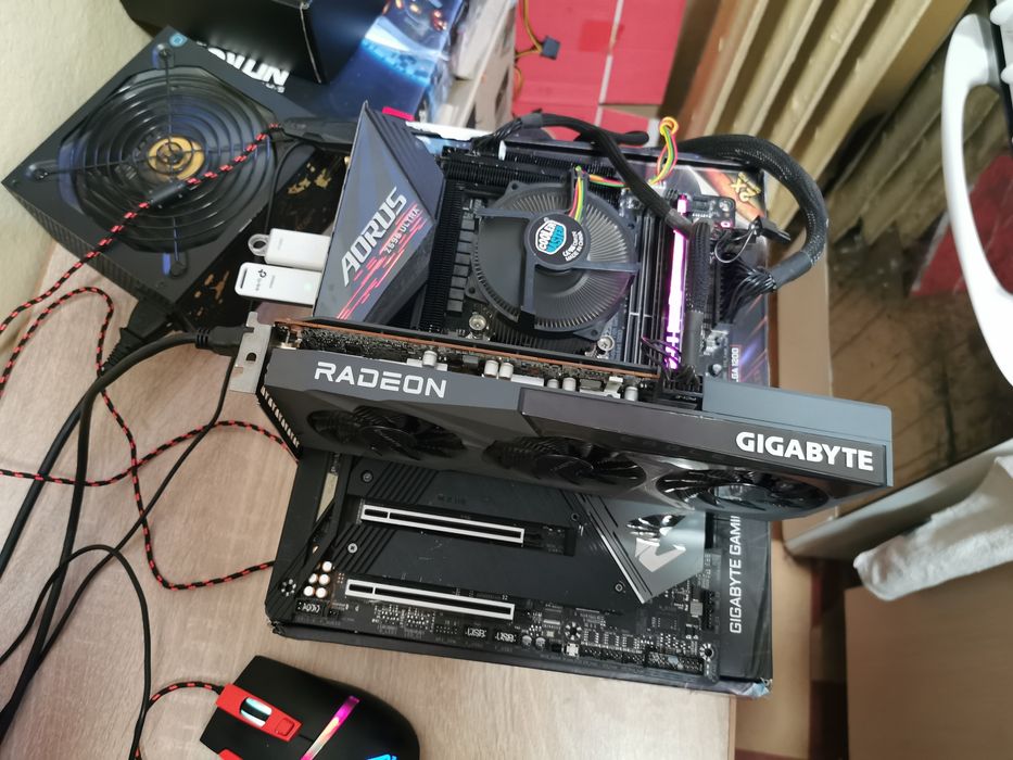 Kit i5 10400F placa baza Z590 o memorie 8g rgb ssd m2 256