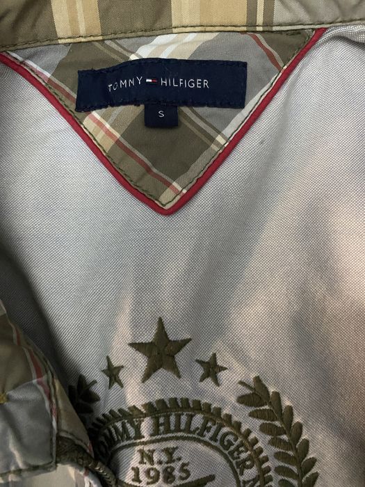 Продам ветровку Tommy Hilfiger