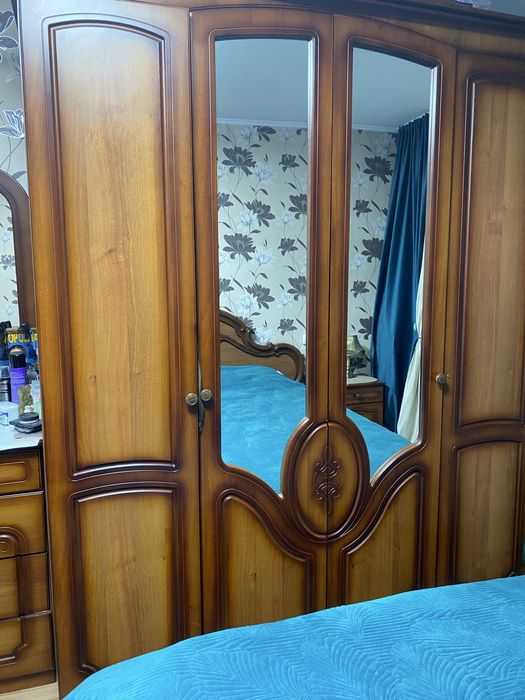 Продам спальный гарнитур