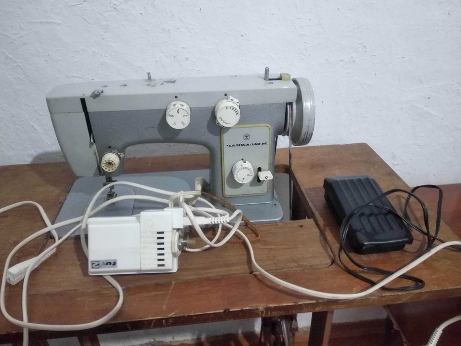 Швейная машинка Чайка