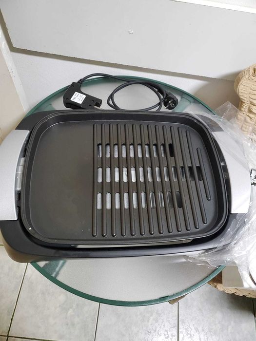 Grill electric 2200W cu capac aproape nou!