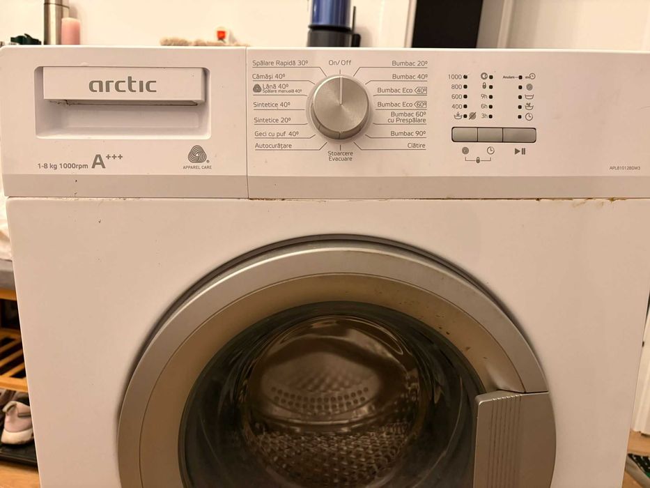 Masina de rufe Arctic APL81012BDW3