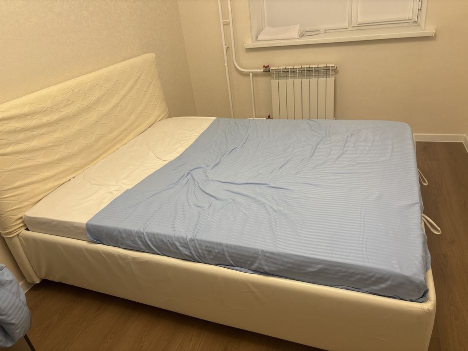 Продаю кровать с матрасом