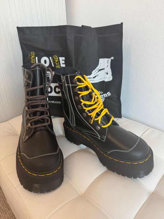 Vand bocanci Dr.Martens!