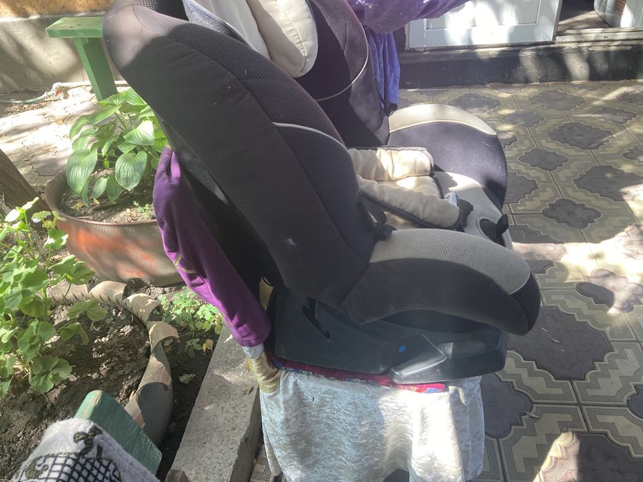 Продам авто кресло детское б/у