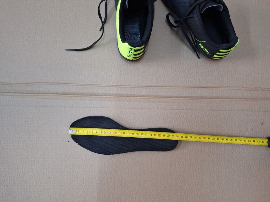 Ghete fotbal Kipsta 100, mărimea 37, talpic de 24.5 cm în stare foarte