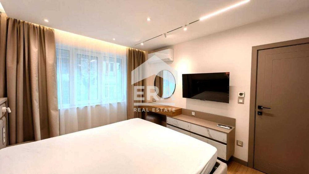 Дава се под наем Тристаен апартамент в Русе, Център - 86 кв.м за 950 € - Снимка #8