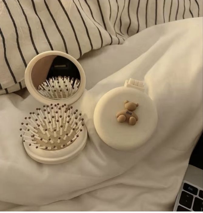 Зеркало с расческой