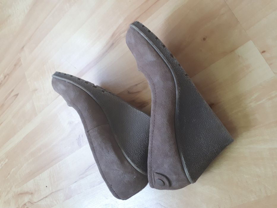 Два вида Обувки естествен велур и кожа