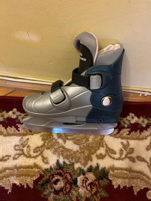 Vând patine de gheata