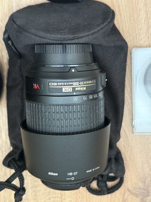Kit foto Nikon D40 cu 18-55mm, 55-200mm, 35mm, blitz si alte accesorii