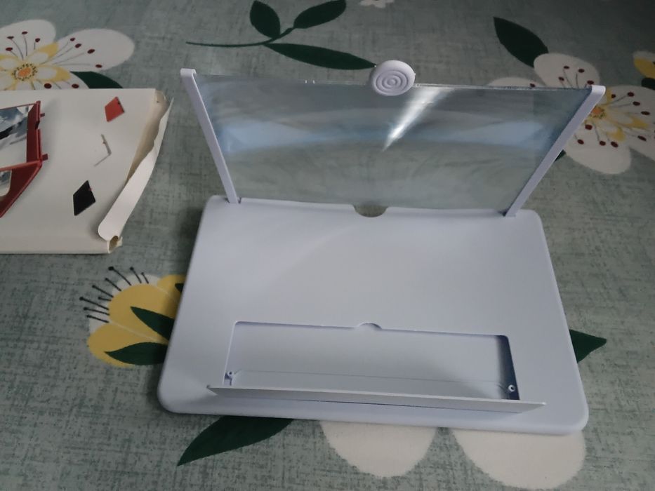 Vând Lupă Tableta -Telefon  Nouă